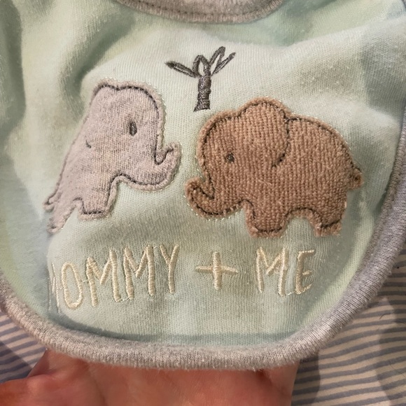Bundle lot of 4 PREEMIE baby boy/gender neutral sleepers and 5 bibs. - Picture 8 of 8